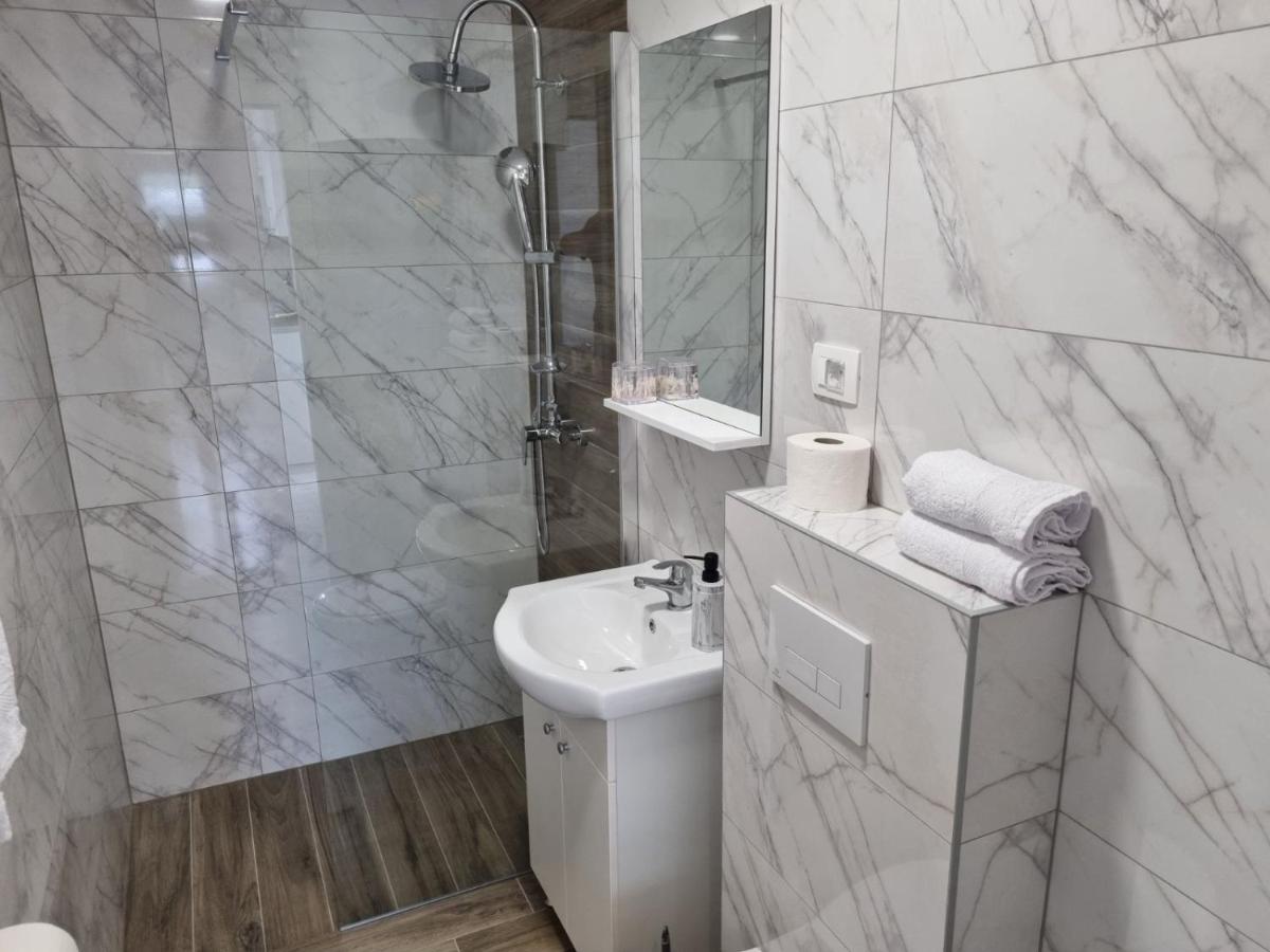 Apartmani Tolj Makarska Exteriör bild