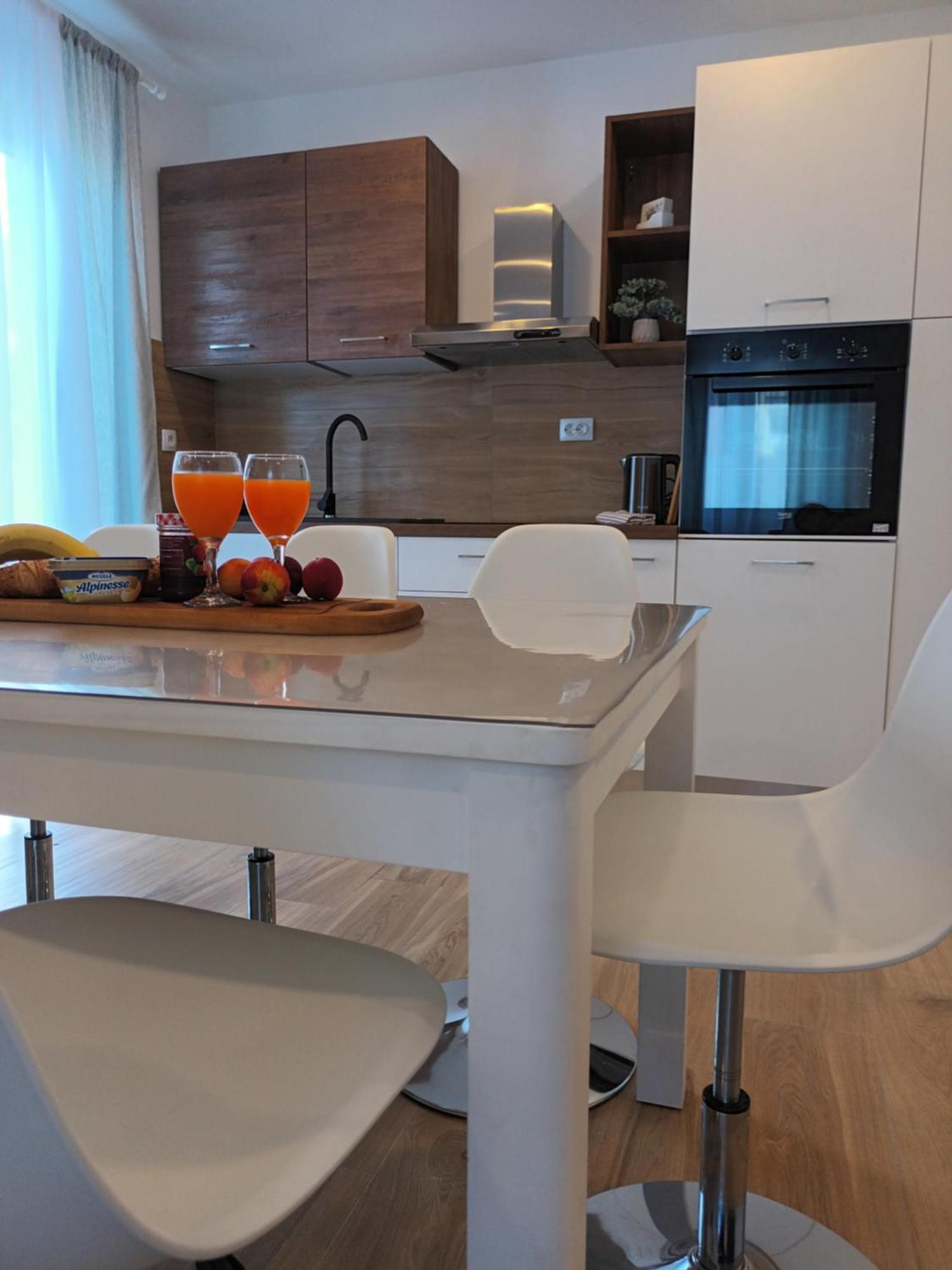 Apartmani Tolj Makarska Exteriör bild