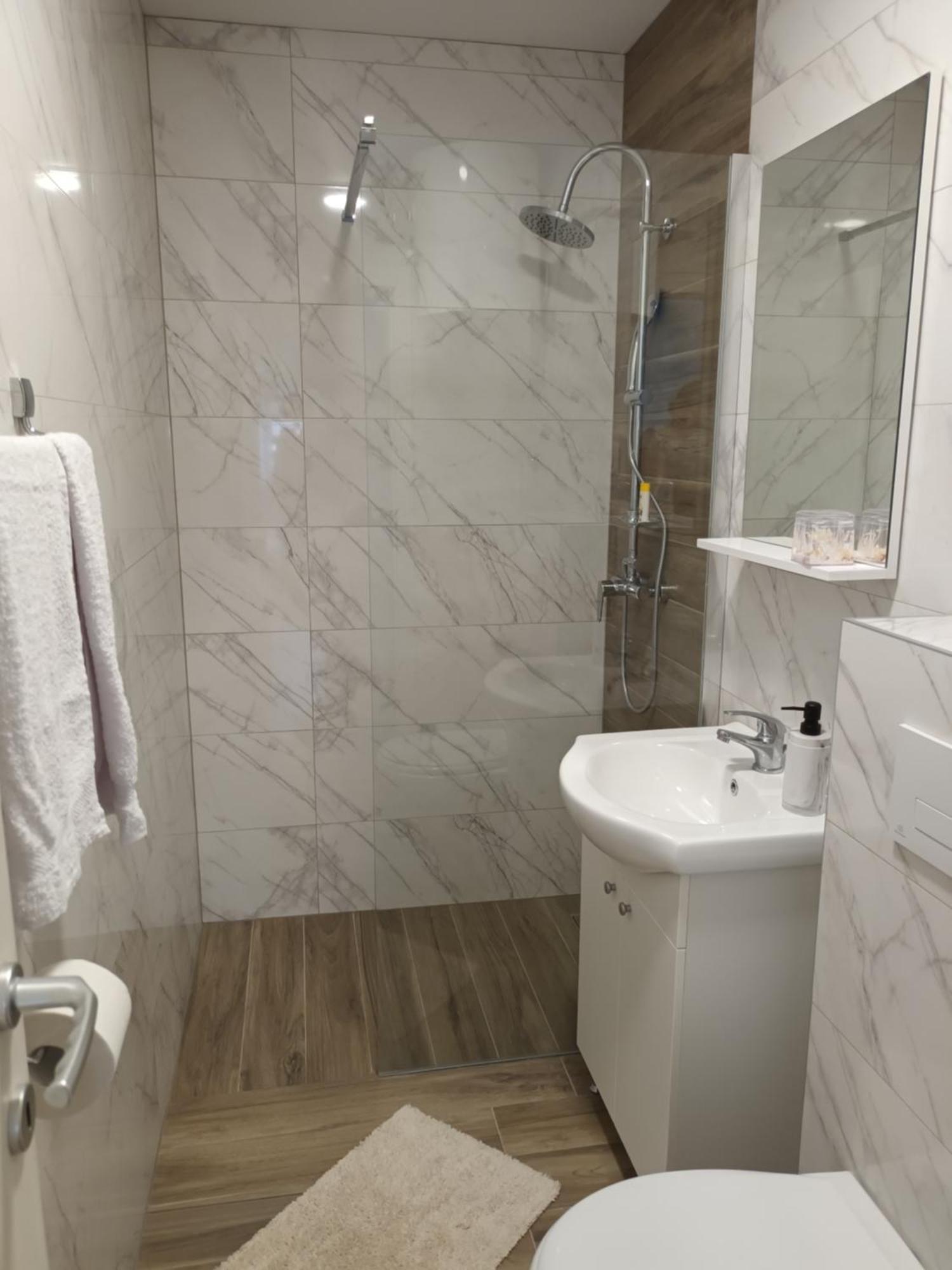 Apartmani Tolj Makarska Exteriör bild